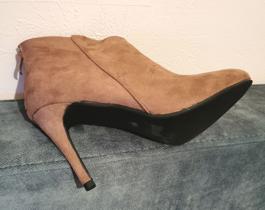 Nowe botki na szpilce R. 39