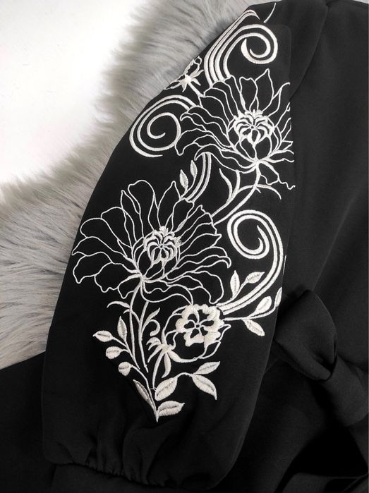 сукня з вишивкою для дівчинки 134,140 розмір