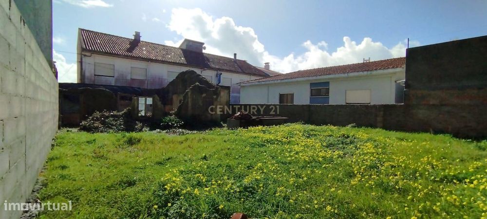 Ruína no Centro de Vieira de Leiria com Projeto em análise para Moradi — Vieira de Leiria, Leiria