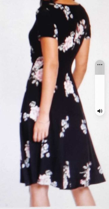 Ładna sukienka czarna w kwiatki