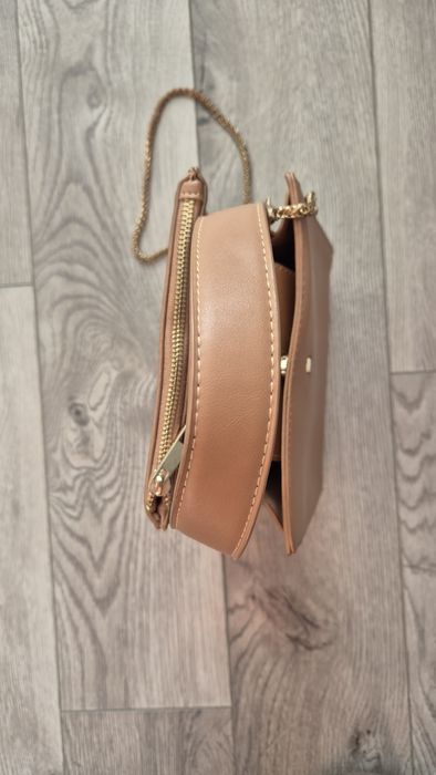 Torebka kuferek Reserved zloty łańcuszek nude beige