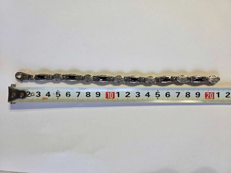 Серебряный браслет мужской с камни.