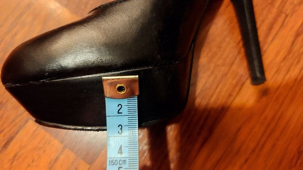 Czarne szpilki 13 cm z koturnem Centro roz 35