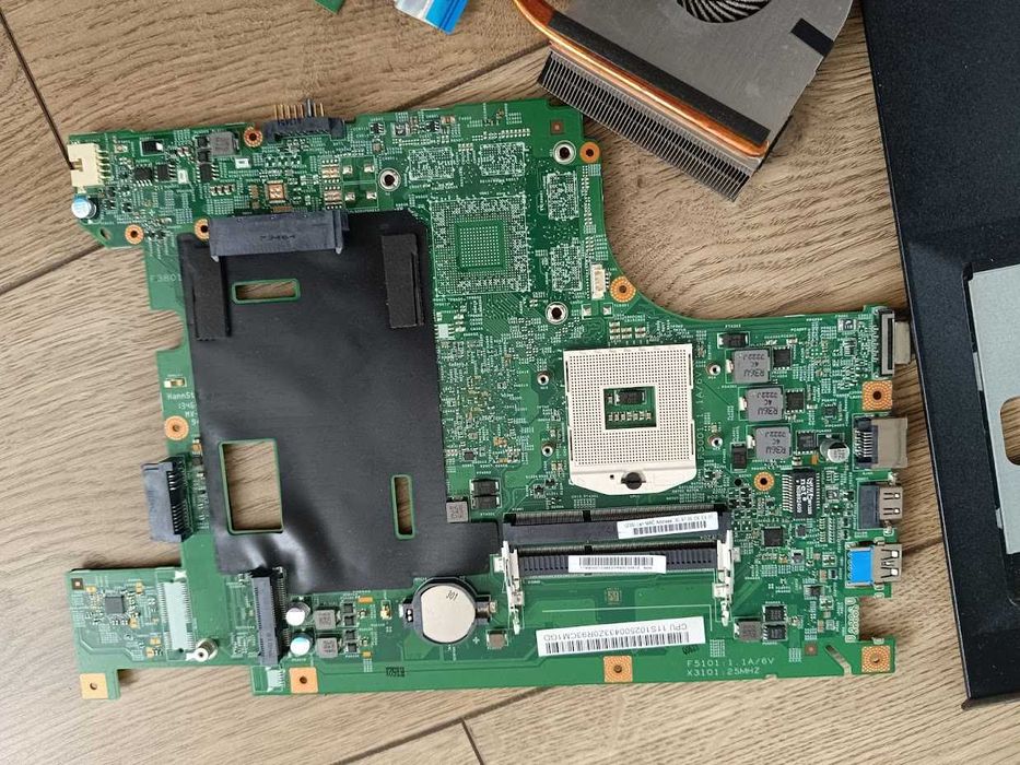 Продаю ноутбук Lenovo B590 по запчастям