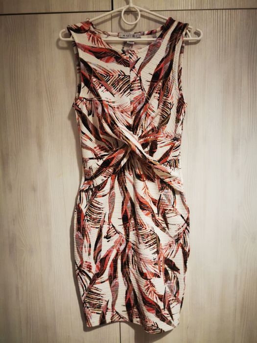 Krótka letnia sukienka