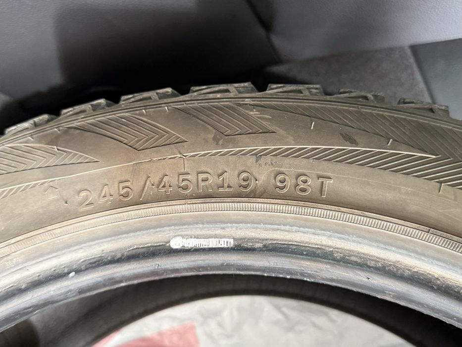 Pneus x2 (245/45R19) x2 (275/40R19)