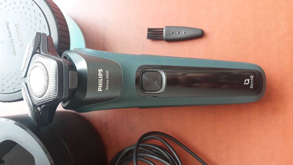 Бритва Philips Series 5000. Майже нова + рідина для очистки.