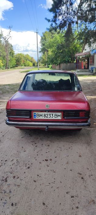 Mercedes-Benz W123 |

1978 год |

дизель 2.4 |

механика