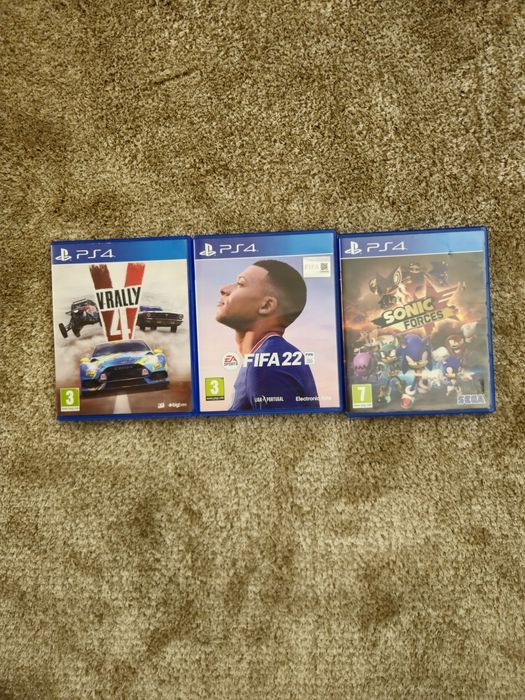 PS4 Pro + 2 comandos + volante + 3 jogos