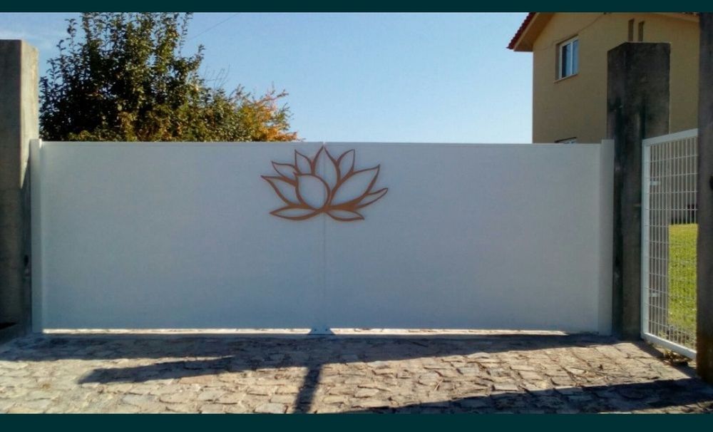 Trabalho de serralheira, portões gradeamentos