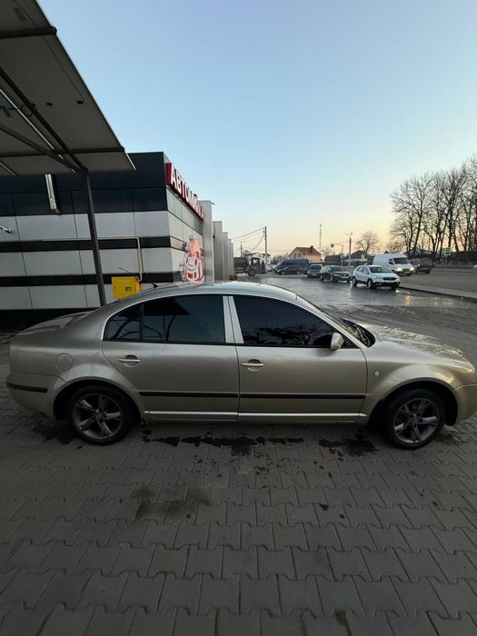 Skoda Superb 2004