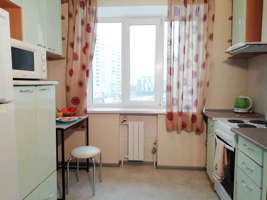 Посуточно, подобово метро Позняки 2кімн, 4 поверх