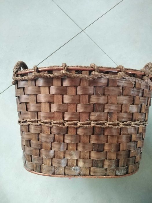 Cesto para colocar lenha