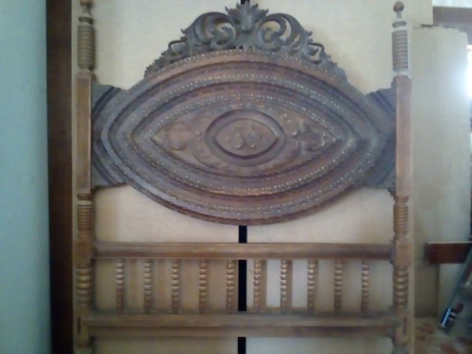 Solid Wood Bed and Nightstand64550282086659121