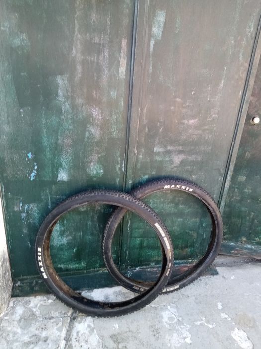 Par de pneus maxxis