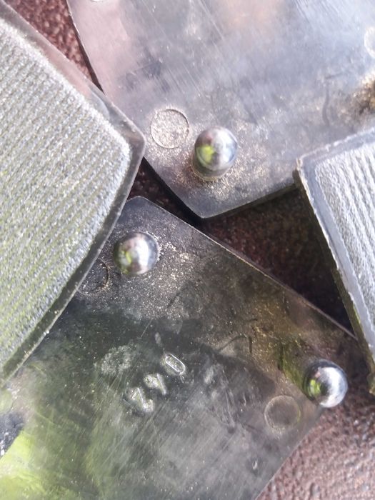 Fleczki do butów nowe 2 pary  nr.widniejący na fleczku to 042