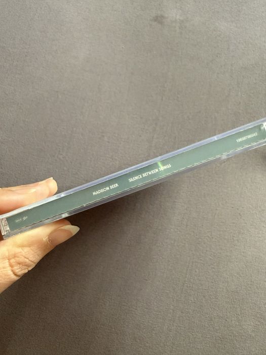 Silence Between Songs - Madison Beer диск (з автографом)