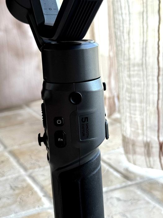 Estabilizador de Telemóvel - Zhiyun Smooth 5