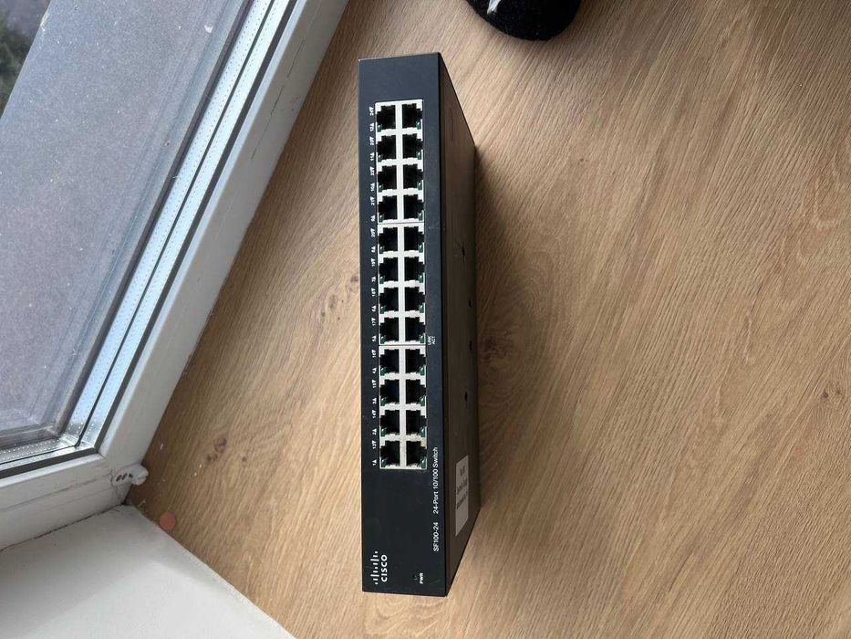 Коммутатор Свіч Cisco SF100+24 v2