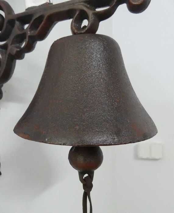 Duży użytkowy DZWON żeliwny KOT dzwonek