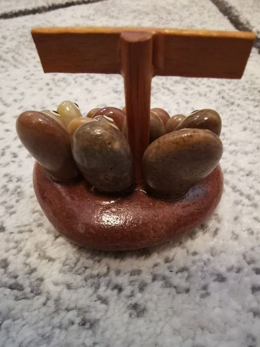 Figurka  kamienna ,, oczy"