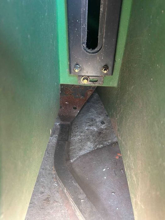 Дільник (правий + лівий ) жатки John Deere Б/В   (в м. Біла Церква Київська область)