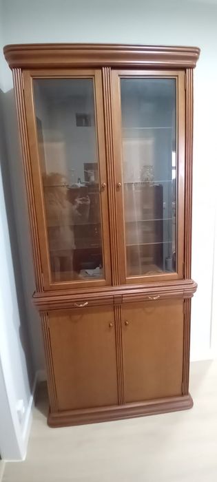 Vitrine em cerejeira