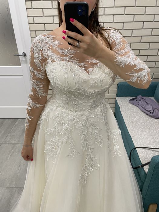 Розкішна весільна сукня