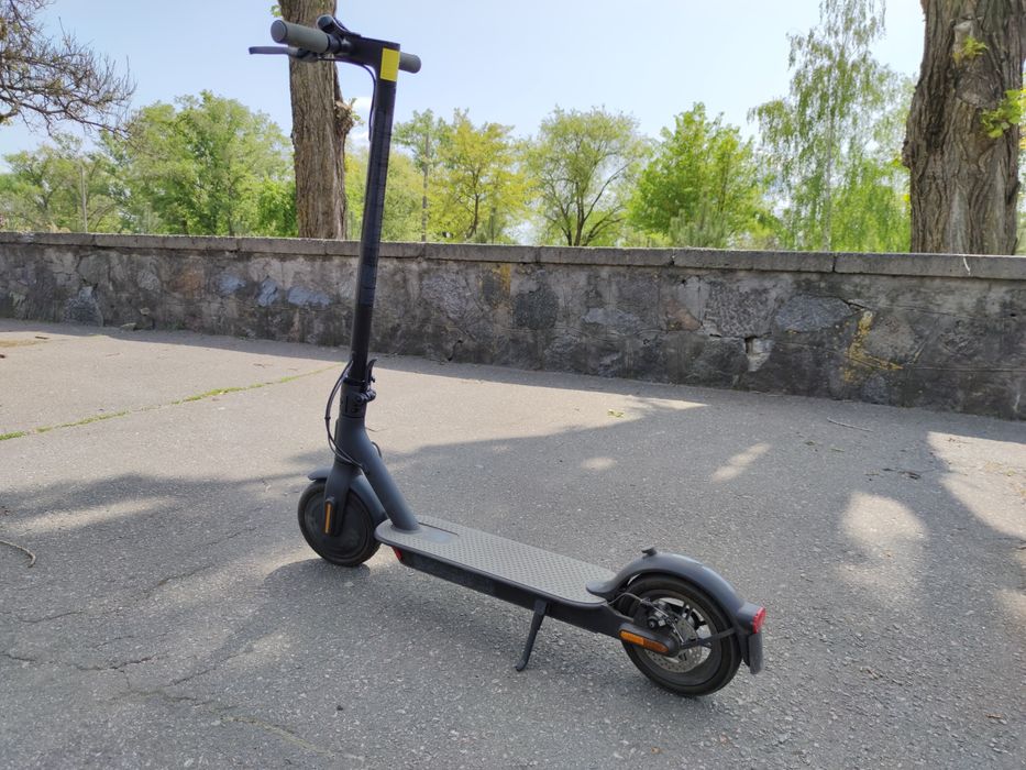 Електросамокат Xiaomi Mi Electric Scooter Essential Black