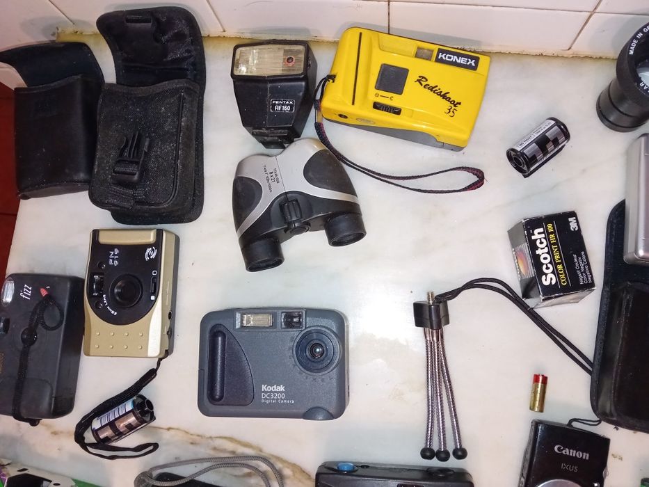 Conjunto de 18 Máquinas Fotográficas para Reparação/Peças/Outros