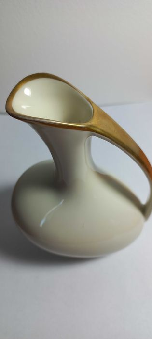 Porcelanowy dzbanuszek  , wazonik z sygnaturą. Alka Bawaria .