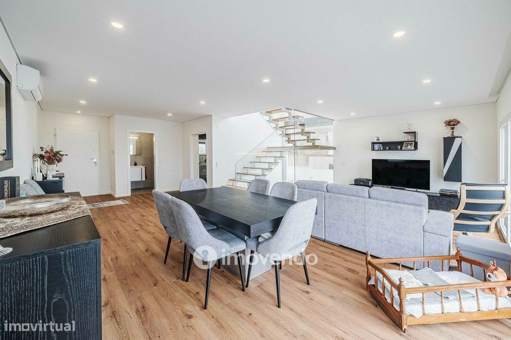 Moradia T3+1 moderna e exclusiva, com garagem e jardim, em Porto Salvo