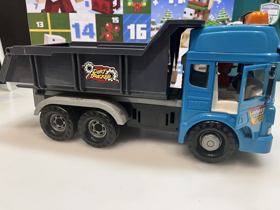 Lefei, Smiki wywrotka z koparka