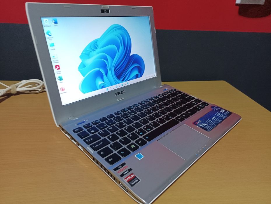 Portátil Asus 1225B