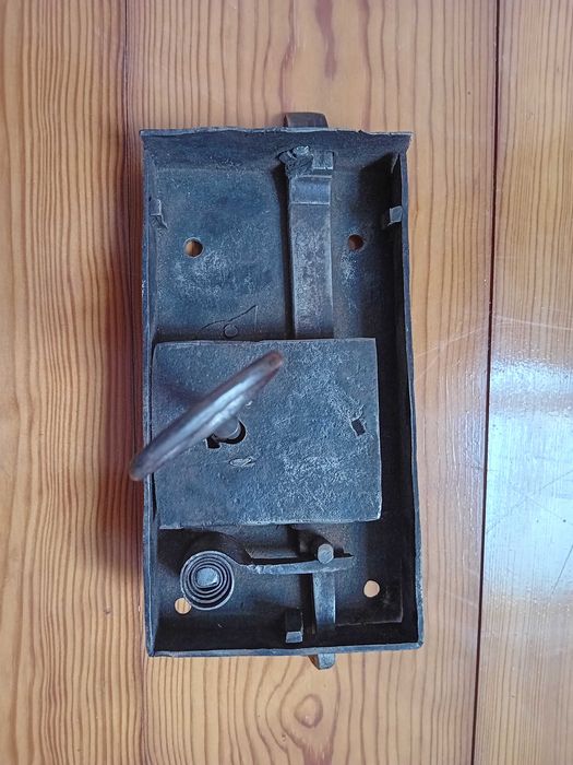 Fechaduras muito antigas centenárias