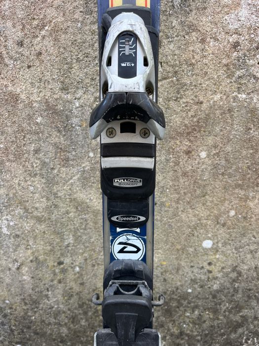 Skis Dynastar.
