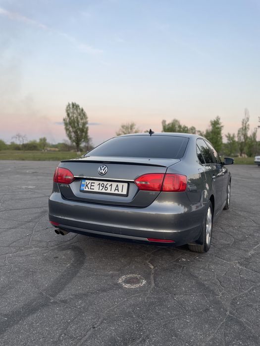 Volkswagen Jetta VI 6 1.8TSI