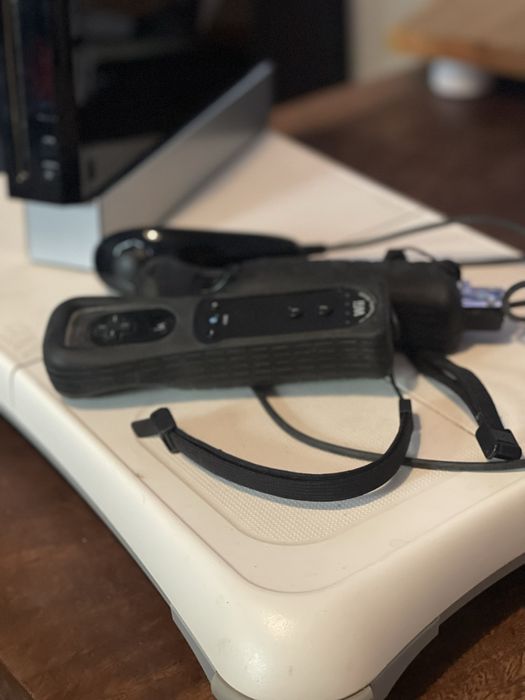 Wii with many games, two controllers, and Step64553264871682124