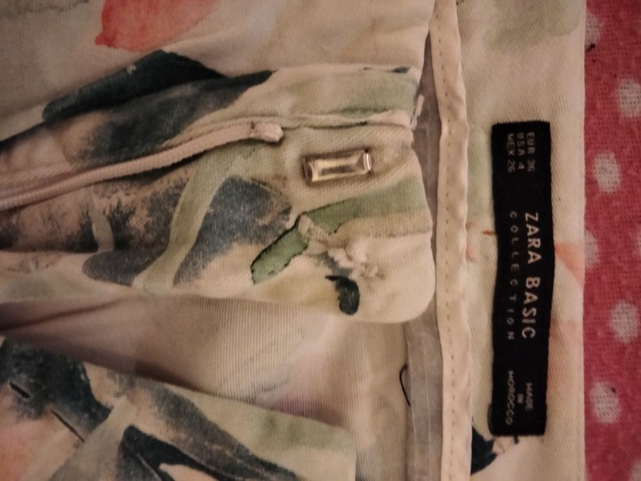 Calças floridas Zara