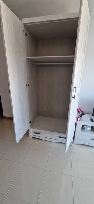 Armario de roupa branco quase novo