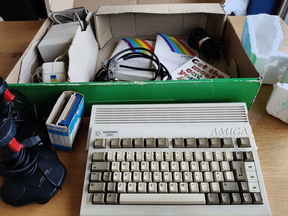 Komputer Amiga 600 zestaw box komplet!