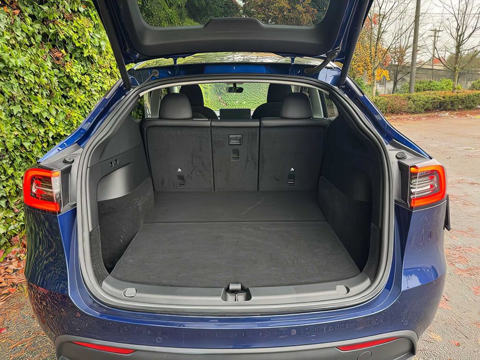 Tesla Model Y      2022