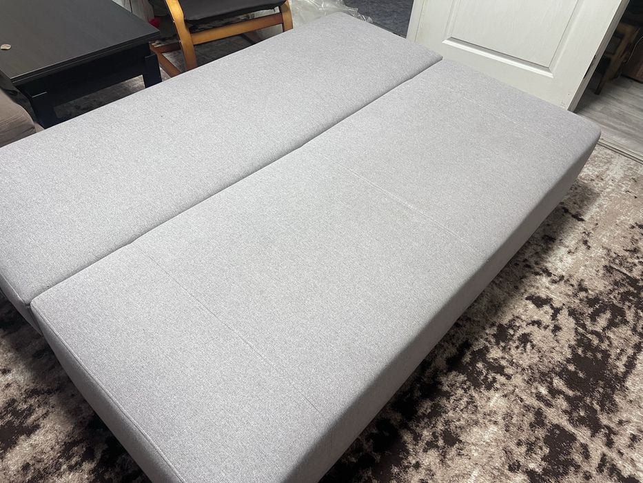 Диван- кровать в ідеальному стані. Самовивіз.