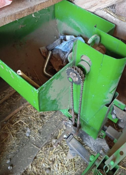 Картоплесаджалка до мотоблока