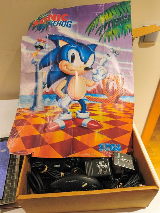 Sega Mega Drive em caixa