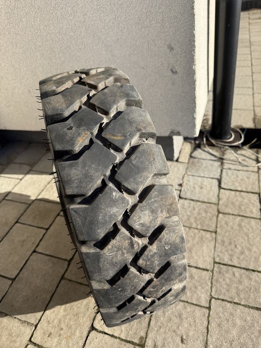 Opona do wózka widłowego MITAS