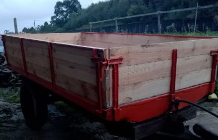 Reboque tribasculante com documentos