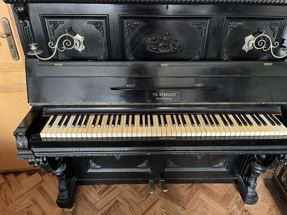 Piano clássico vertical