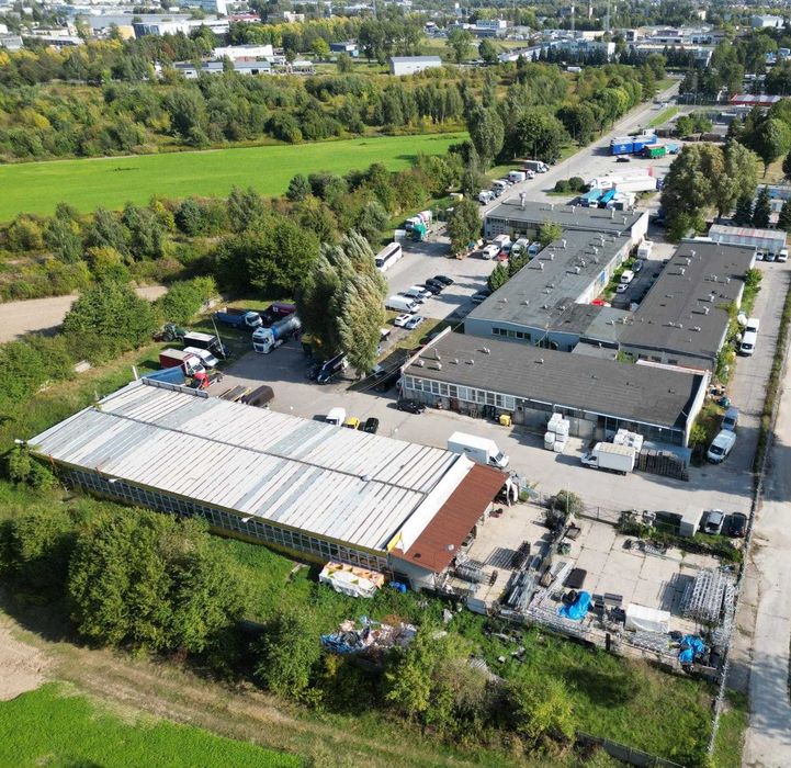 Pomieszczenie biurowe z magazynkiem i zapleczem sanitarnym