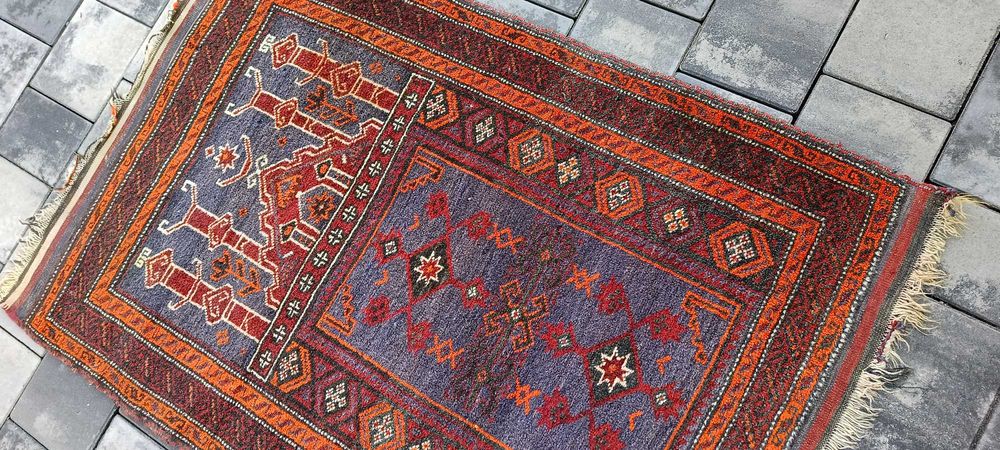 Afgański Dywan Modlitewny BALUCH – Ręcznie Tkany | Wełna | Vintage